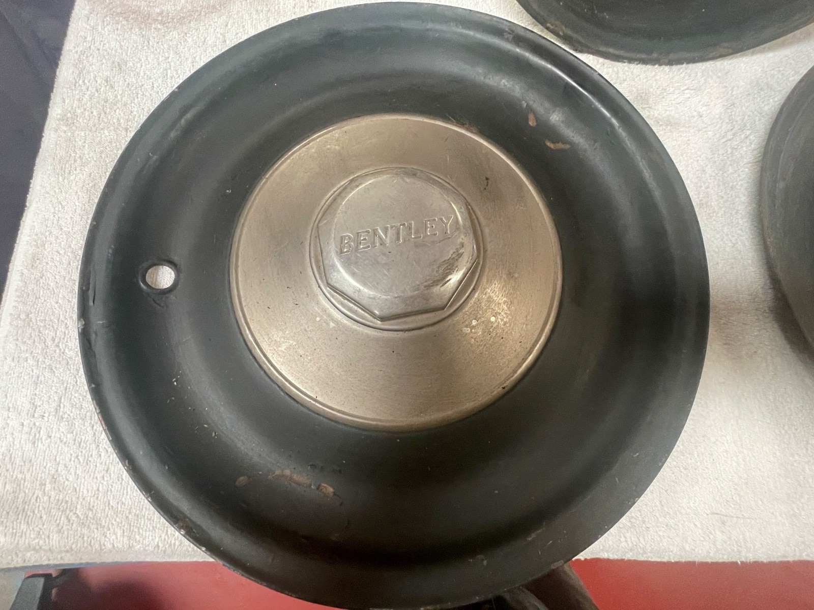 Bentley Post-War wheel covers Lot Mark VI ?