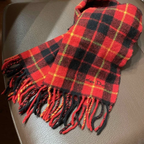 Authentique écharpe Christian Dior motif carreaux 130 cm saison hiver occasion décontractée