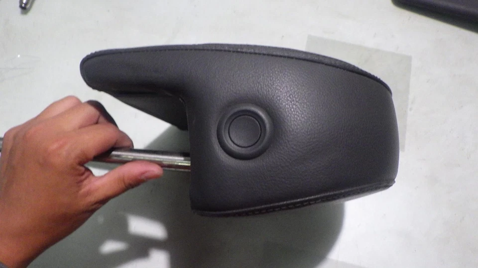 Encosto de cabeça 09 Volkswagen Golf GTI  - Imagem 3 de 4