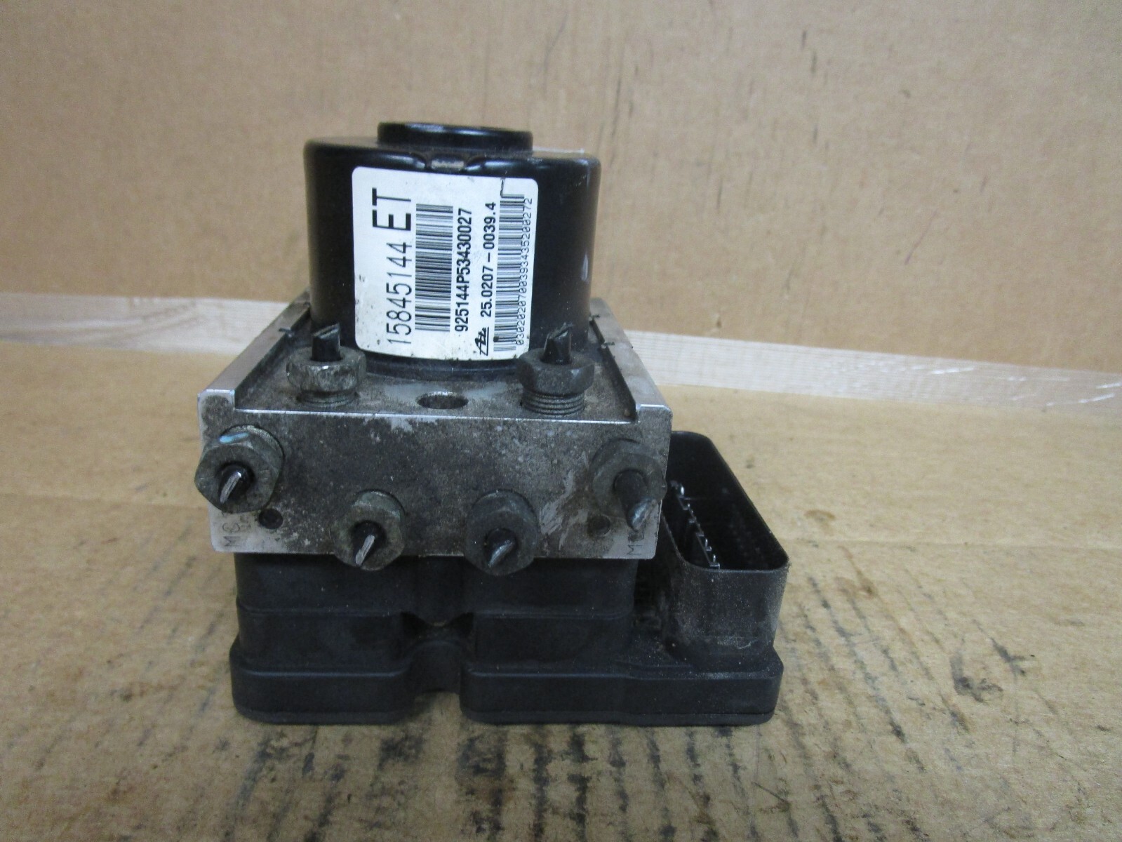 06 07 2006 2007 Chevy HHR ABS Pump Anti Lock Brake Module Part 15845144