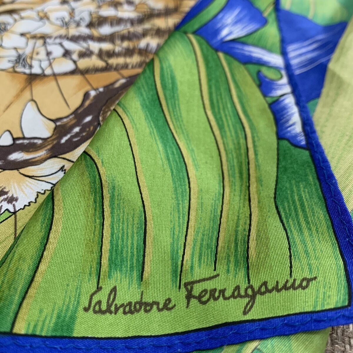 SALVATORE FERRAGAMO FLORAL TIGER SQUARE Silk scarf 15 in SALVATORE FERRAGAMO FLORAL TIGER SQUARE Silk scarf 15 in