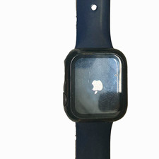 Apple Watch SE 40mm includes lead.