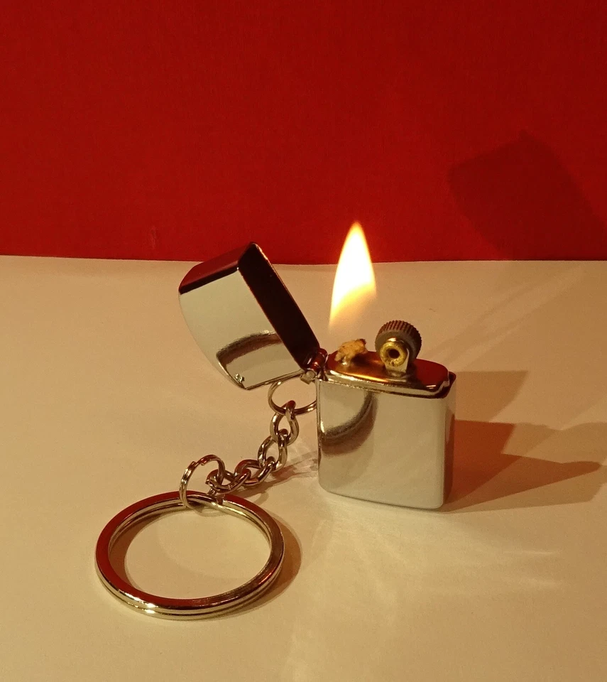 Altes Sturm-Benzinfeuerzeug Lighter MINIATUR Schlüsselanhänger silbern Brennt! - Bild 1 von 1