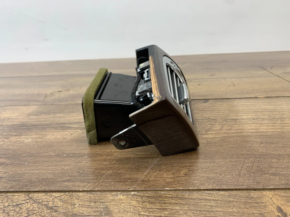 2012-2018 Mercedes-Benz CLS550 W218 Front Dashboard Fresh Air Grille w/Trim LH - Image 4 of 4