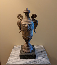 Porta palme in legno intagliato dorato e meccato della fine del XVIII secolo