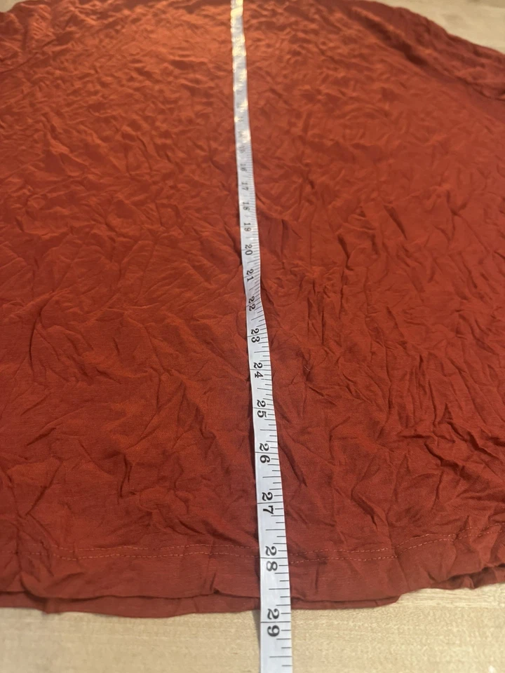 Top túnica arrugada chalet et ceci Brylee para mujer talla grande 1X rojo óxido fluido Foto 3 de 4