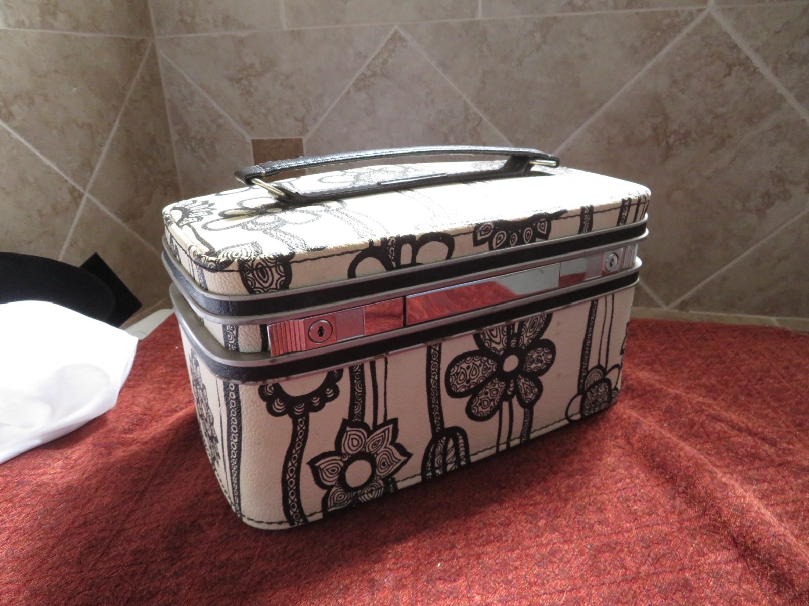 Vintage Samsonite Fashionaire Flower Power Black White Flora