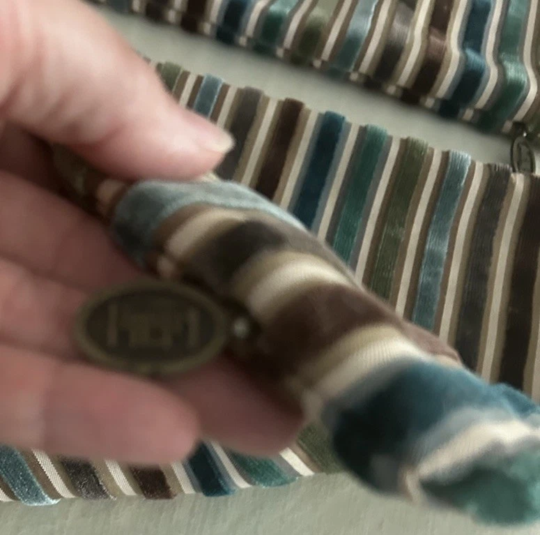 "2 fundas de almohada decorativas a rayas de terciopelo Pier1 Imports 18x14"" azul pavo real" Foto 3 de 4