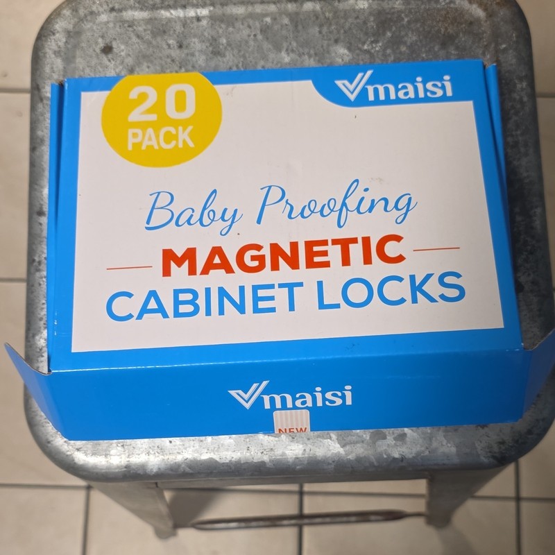 Vmaisi Baby Proofing Magnetic Cabinet Locks 20 Pack White with Instructions