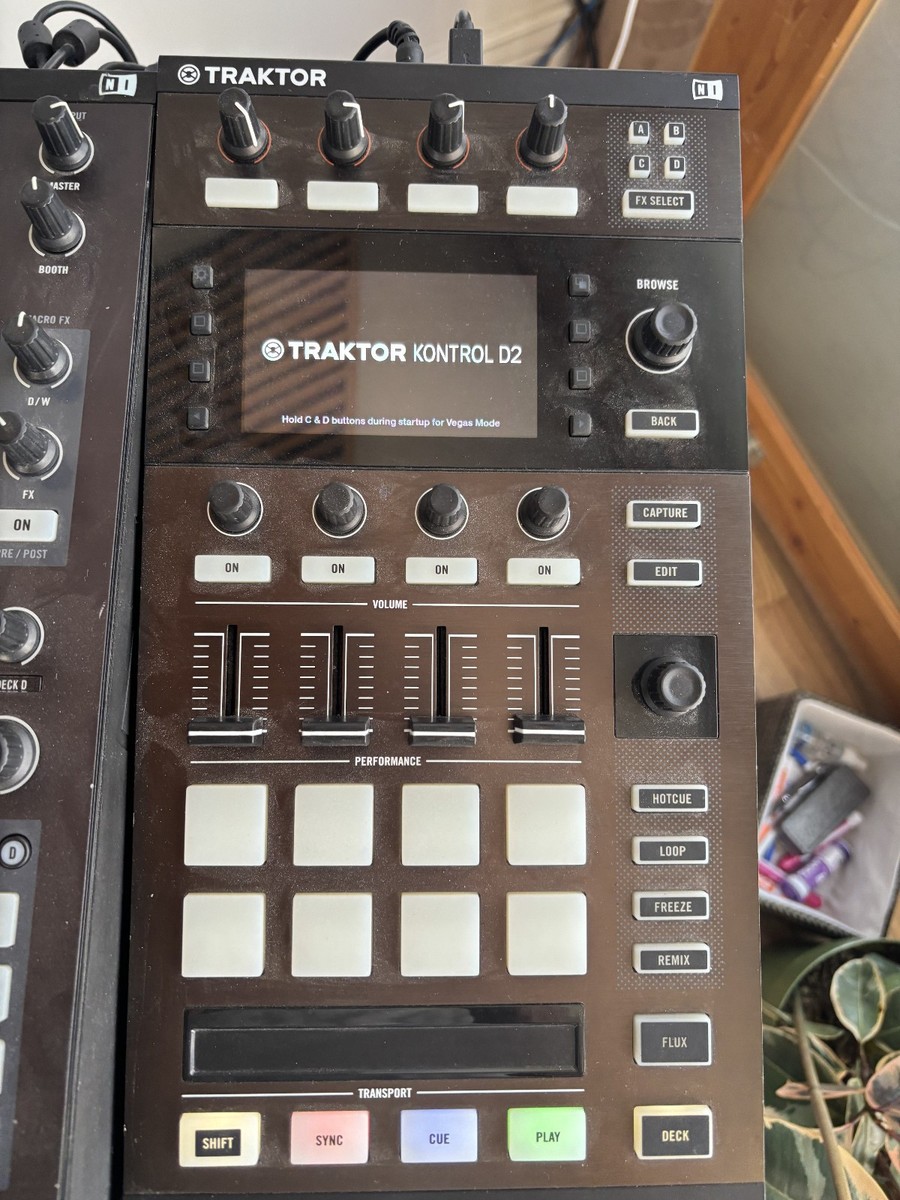 TRAKTOR KONTROL D2 トラクター　コントロール　D2 Native Instruments Traktor Kontrol D2 DJ Controller #2 | eBay