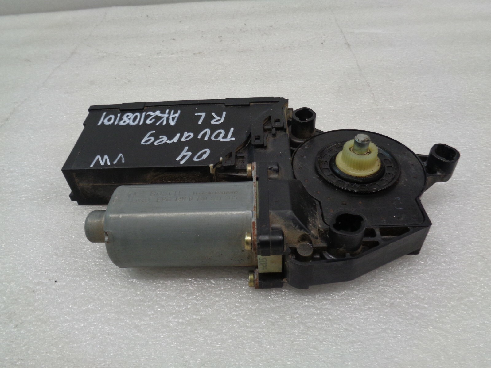 20042010 Volkswagen Touareg Rear Left Driver Side Window Motor OEM