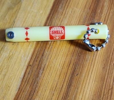 VINTAGE SHELL AUTO REPAIR SALES BUILDER SAMPLE PLASTIC AND METAL KEYCHAIN 2.75''
