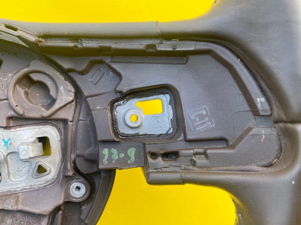 Volante Jaguar XJ 2010-2019 sin crucero OEM 34111302B Foto 3 de 4