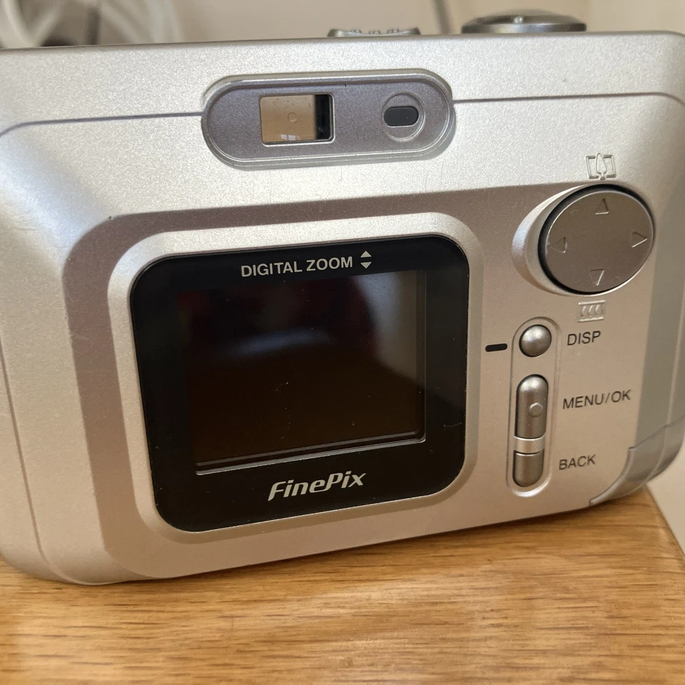 Fujifilm Digital Camera FinePix A200 2.0MP Silver + 16MB XD Card Excellent, photo 4 of 5