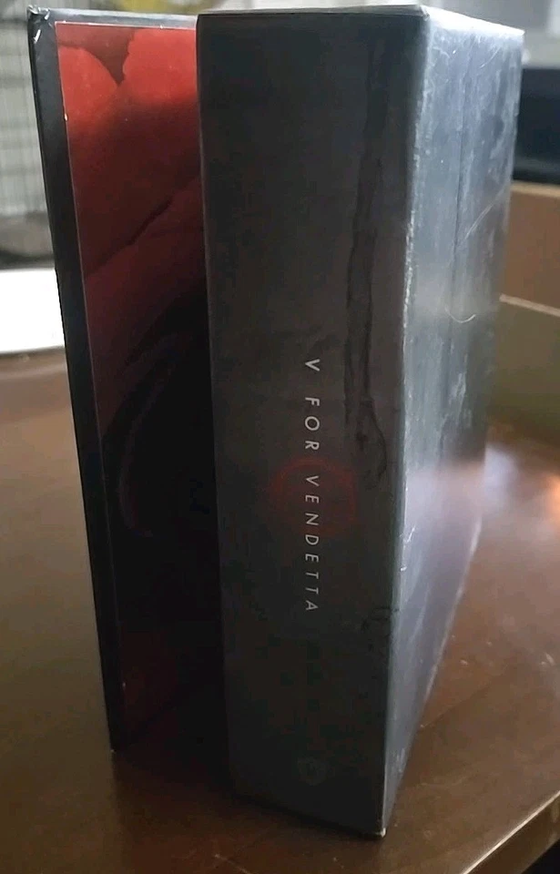 V For Vendetta 4K UHD Collectible Booklet Wachowski Portman Weaving Rare oop - Image 3 of 4