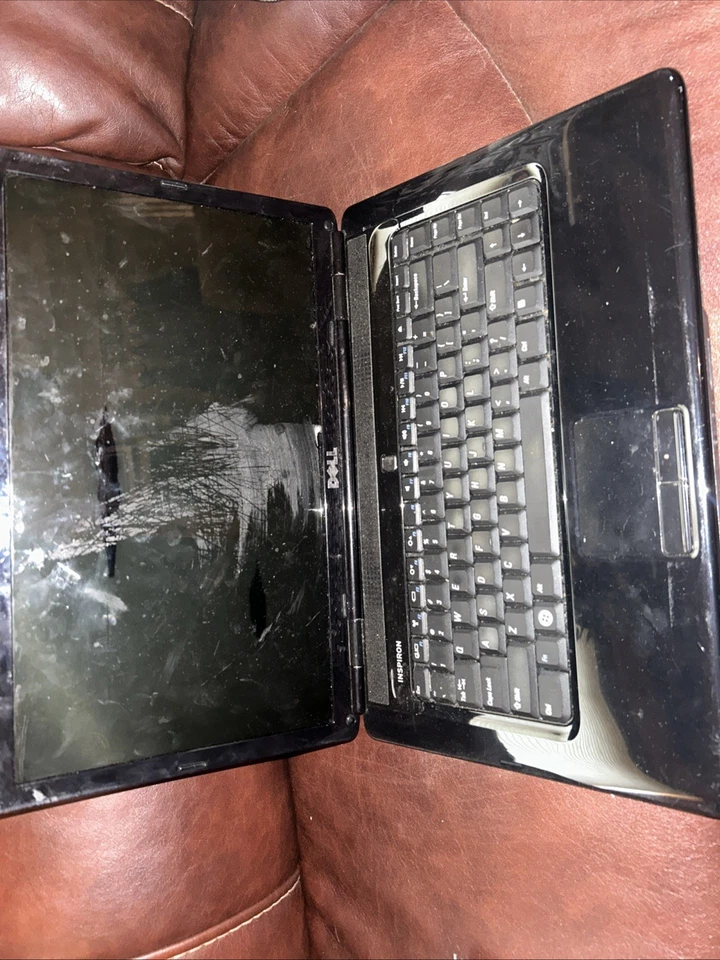 Laptop Dell Inspiron 1545 PARA REPUESTOS SOLO SIN PROBAR disco duro incluido Foto 2 de 4