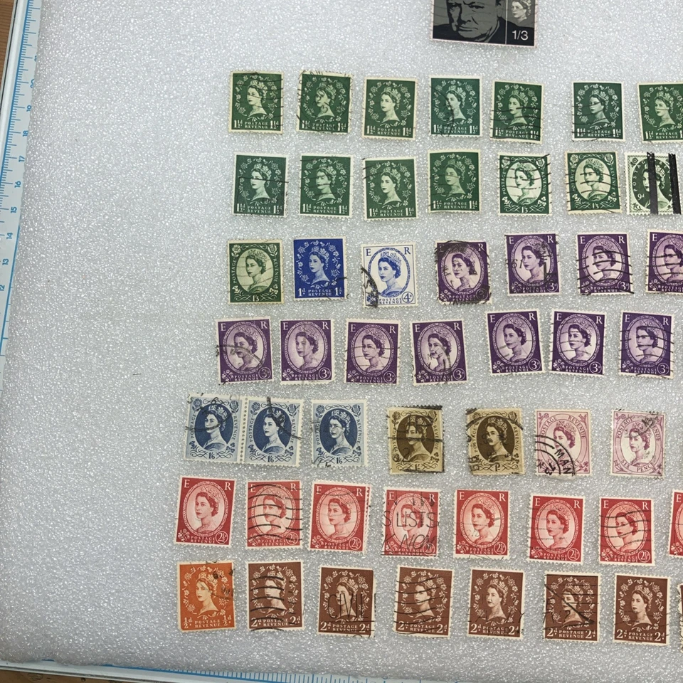 55 USED Vtg. Great Britain Stamps Queen Elizabeth Stamps + 1 Bonus; A DEAL! Look - Image 2 of 4