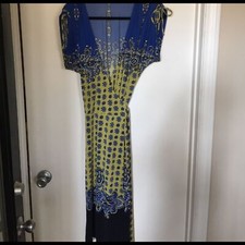 Very flattering Wraparound dress. Size L