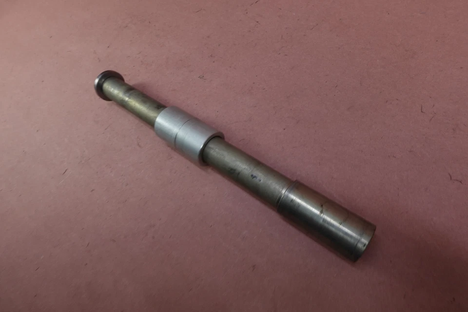 Llanta de perno pivote eje delantero Triumph America 2006-2015 Foto 2 de 4