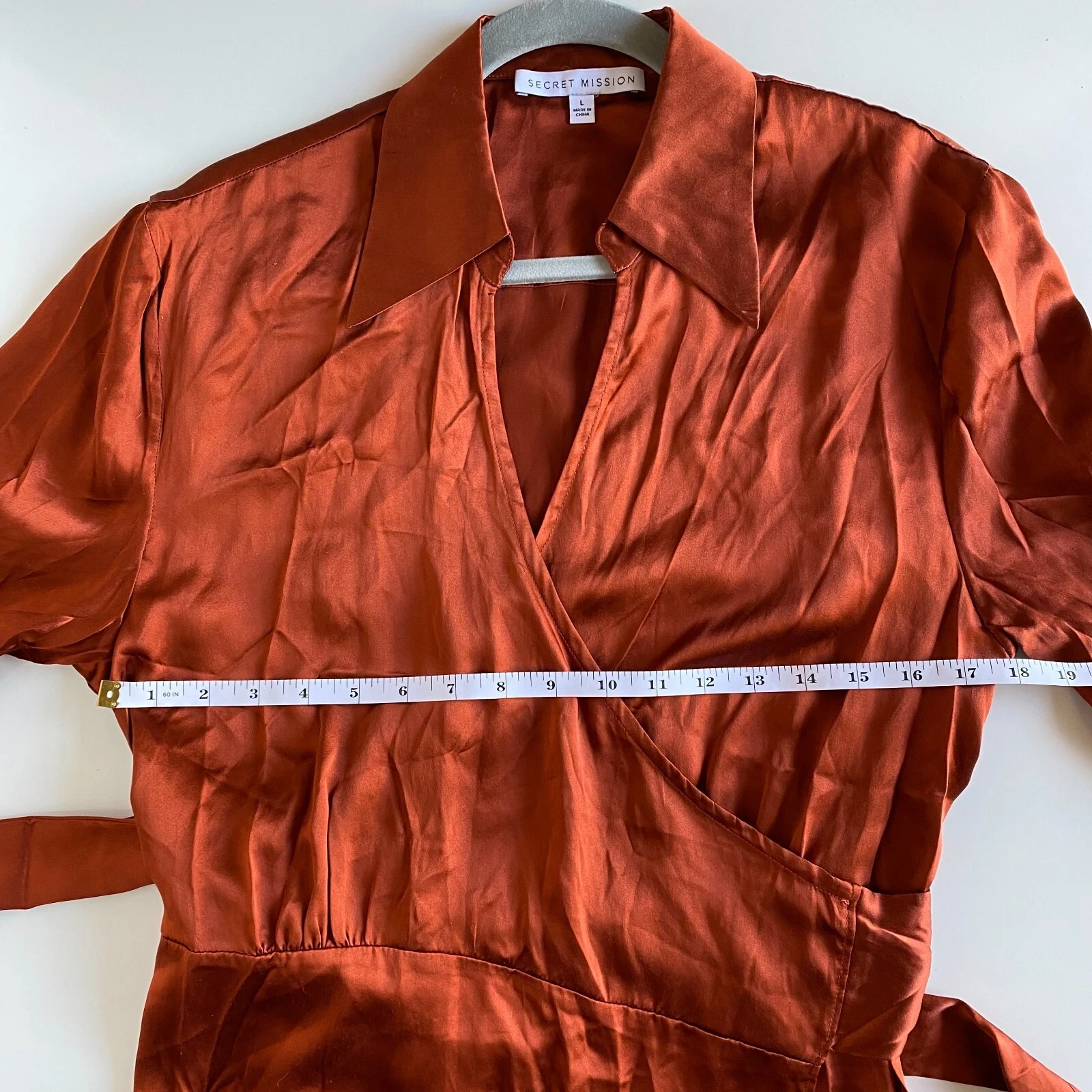 UNDERCOVER Abito maxi Esther Secret Mission in raso di seta avvolgente taglia L arancione bruciato