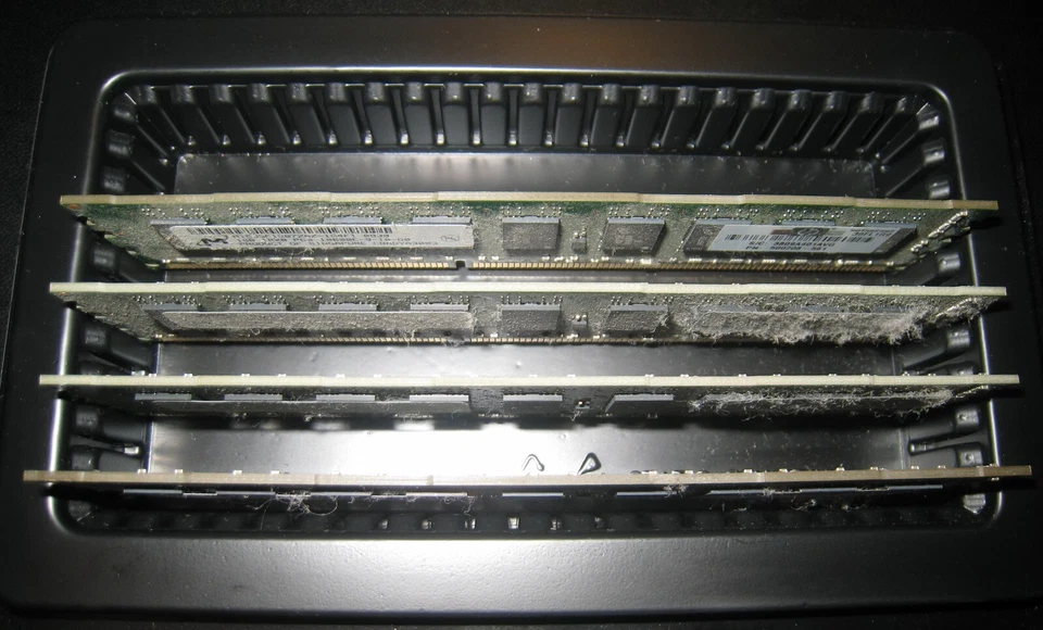 4x-1GB DDR3 10600E 1RX8 Used For Notebook Made in Singapore - Image 2 of 4