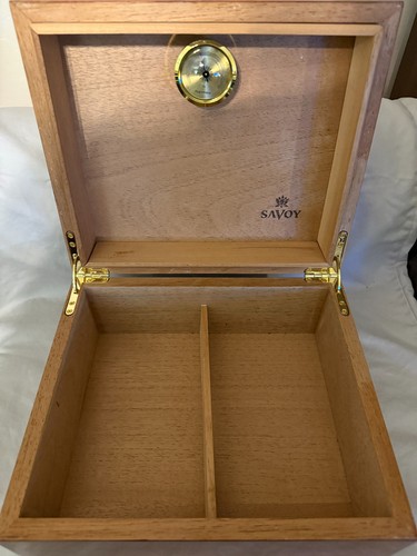 Savoy Humidor Box Quality Wood Preowned