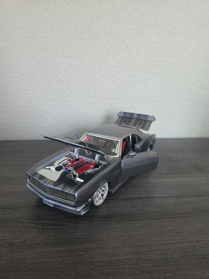 Chevrolet Chevy Camaro Z/28 1968 diecast plateado y llamas Maisto 1:18 Pro Rodz raro Foto 2 de 4