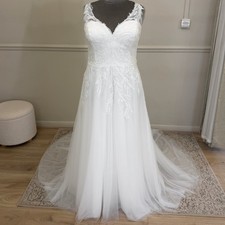 Plus Size Sparkle Lace Applique V Neck Flowy Weeding Dresses A-line Bridal Gowns