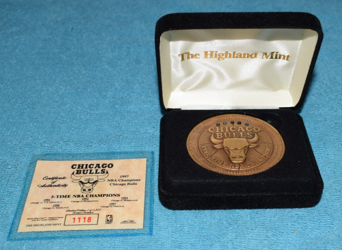 The Highland Mint Chicago Bulls 5-Time Champions 940/1500 Bronze