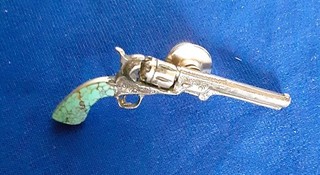 Revolver/Six Shooter Turquoise/Silver Tie Tac/Pin