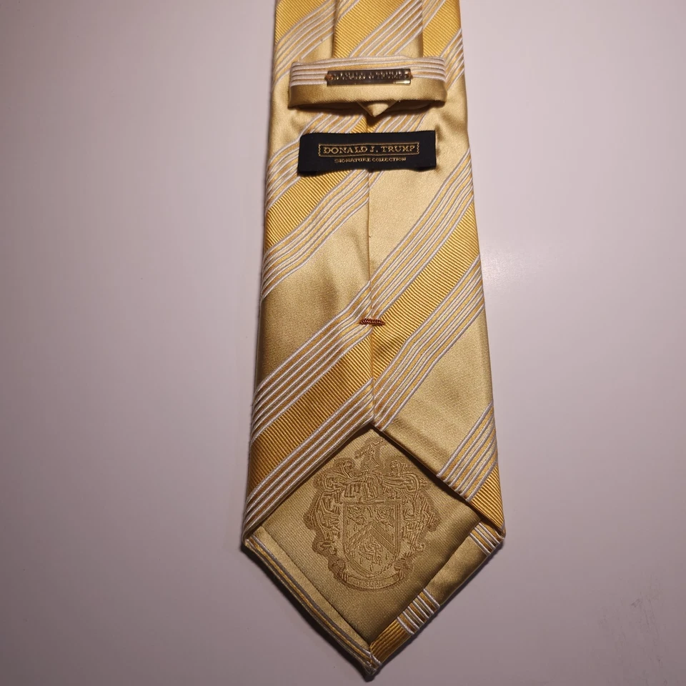 Corbata a Rayas de Seda Colección Signature Donald J Trump Oro Amarillo Formal Foto 2 de 4