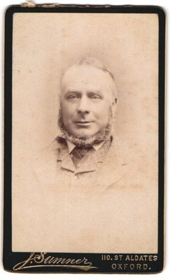 Fotografie J. Sumner, Oxford, 110. St. Aldates, Gutbürgerlicher Herr mit Bart 