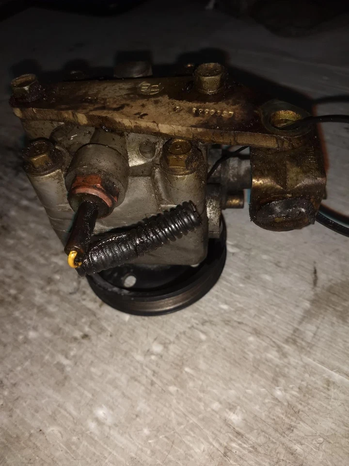 Bomba de dirección asistida usada se adapta a: Mitsubishi Eclipse 2000 3,0 L 6 cilindros grado A Foto 2 de 4