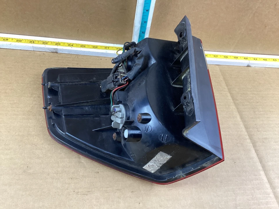 Conjunto de luz trasera izquierda Kia Borrego 2009-2011 924012J001 OEM Foto 3 de 4