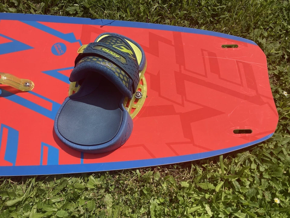 F-One Kiteausrüstung:  Board mit Kite 12 qm +  Bar - Bild 3 von 4