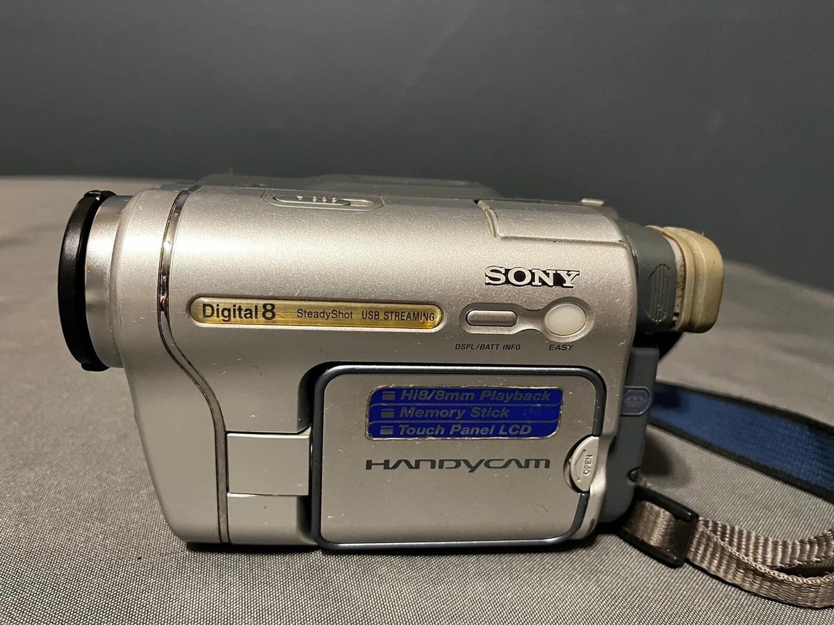 SONY Digital8 8ミリビデオカメラ CCR-TRV735 NTSC Sony NTSC HandyCam Camcorder Standard 8/Hi8/Digital8 (DCR-TRV840
