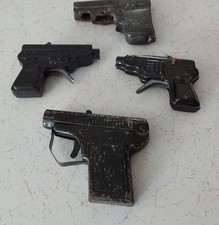 LOT OF VINTAGE MINIATURE TOY CAP GUNS