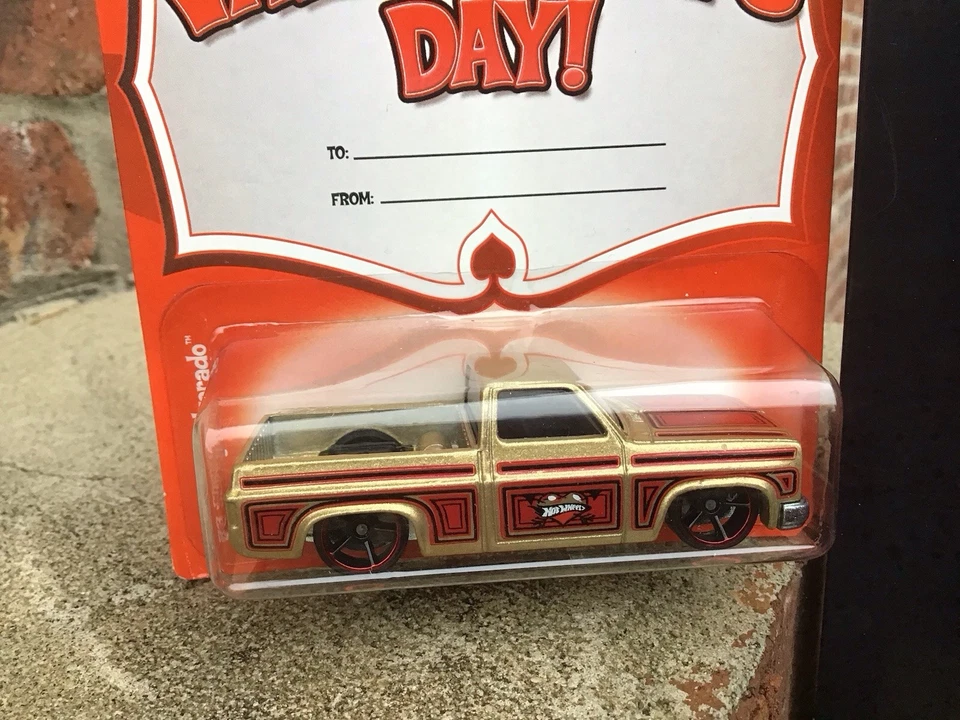 HOTWHEELS  TARGET  VALENTINE 83 CHEVY SILVERADO GOLD ALL METAL  RARE TRUCK - Image 2 of 4