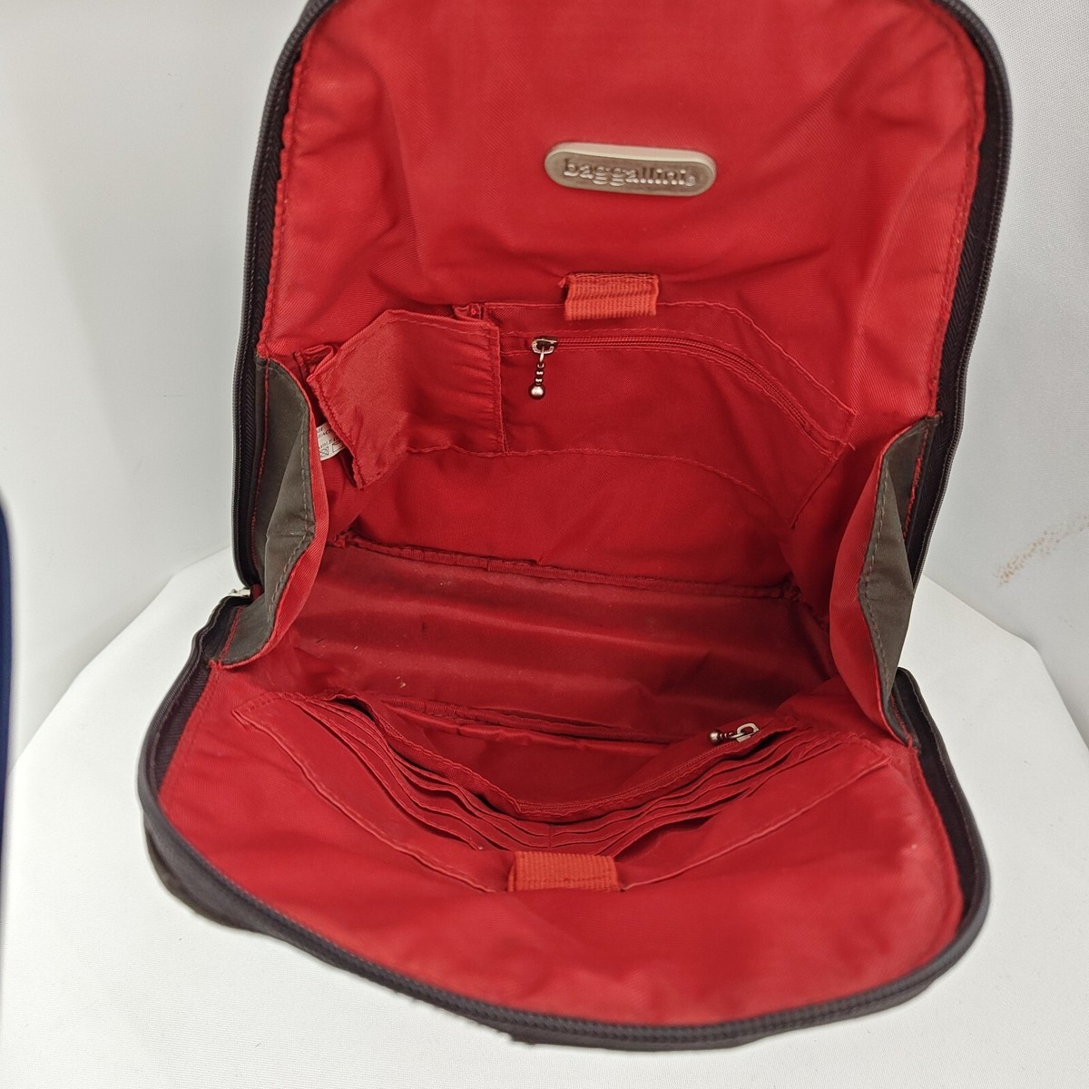 Baggallini Metro Backpack Convertible Zip Strap Nylon Brown  display picture 2