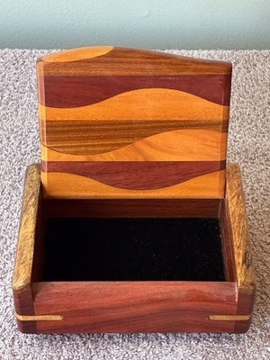 A TRULY GREAT LOOKING, DISTINCTIVE & WELL MADE SOLID WOOD BOX YOU LL BE PROUD OF