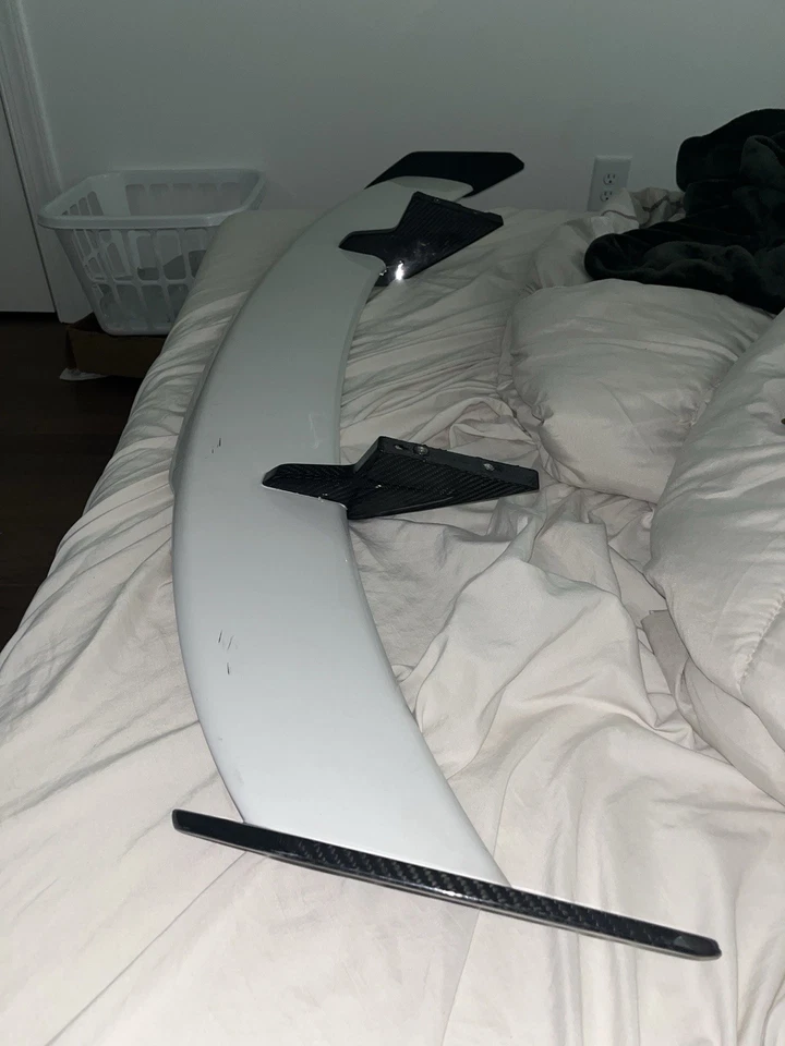 宝马 M3 | M4 (G80/G82/G87) 碳纤维 CSL 翼 1 件螺栓 - 仅 CSL 翼 — 第 4/4 张图片