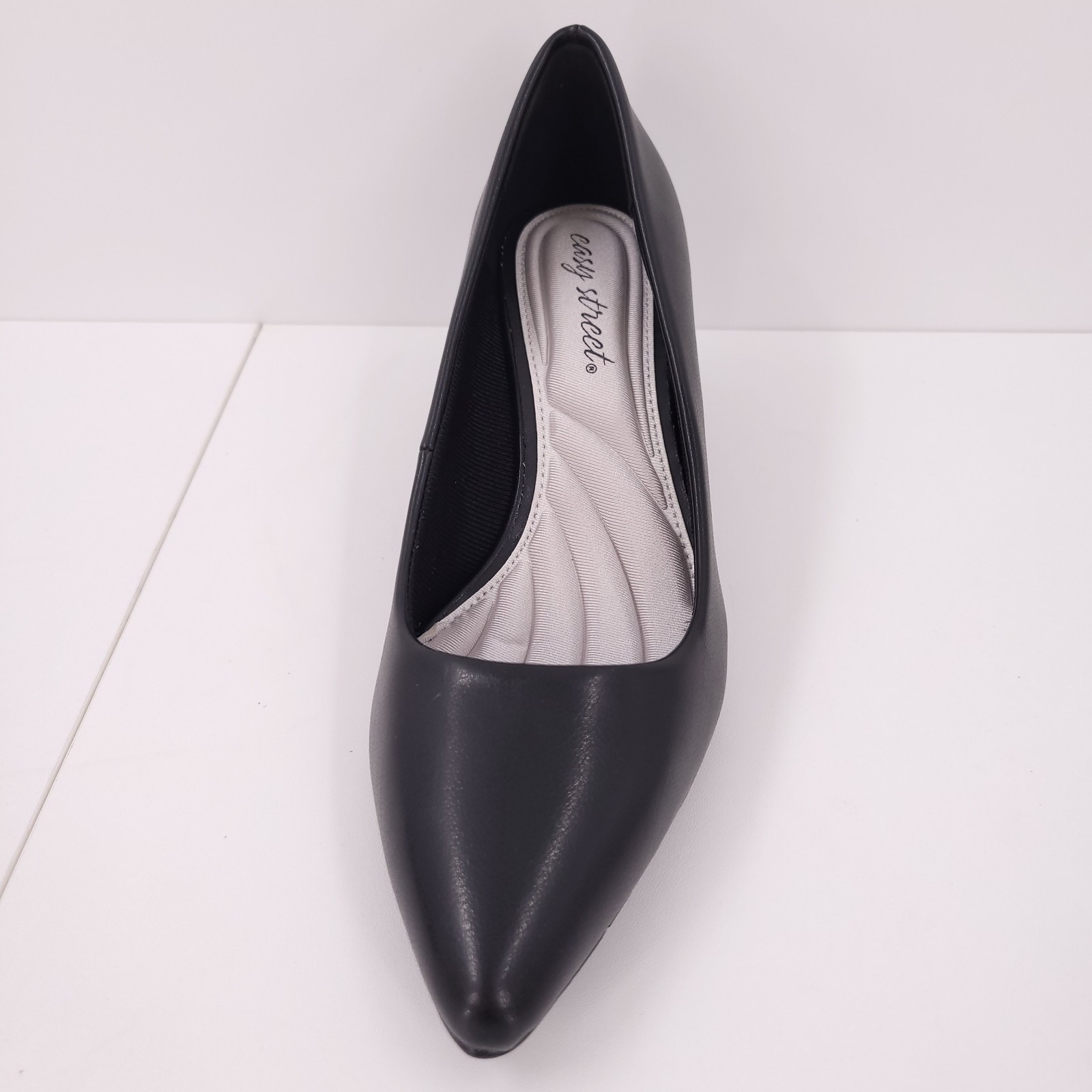 Easy Street Pointe Black Pump Kitten Heel Pointy Toe Shoes Womens 8 M NEW