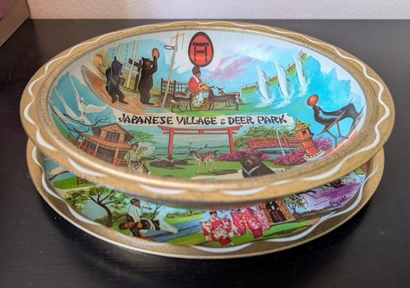 ~~ c 1970 Japanese Village & Deer Park ~ Buena Park, CA ~ Metal Tray & Bowl Set