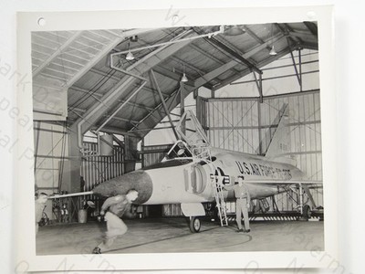 USAF F-102 Delta Dolch Düsenjäger Hangar NORAD ADC 61206 um 1950 Foto