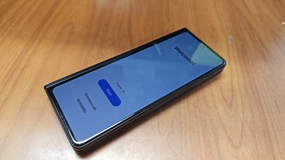 Samsung Galaxy Z Fold 3 5G 256GB F926U1 FACTORY UNLOCKED WONT OPEN