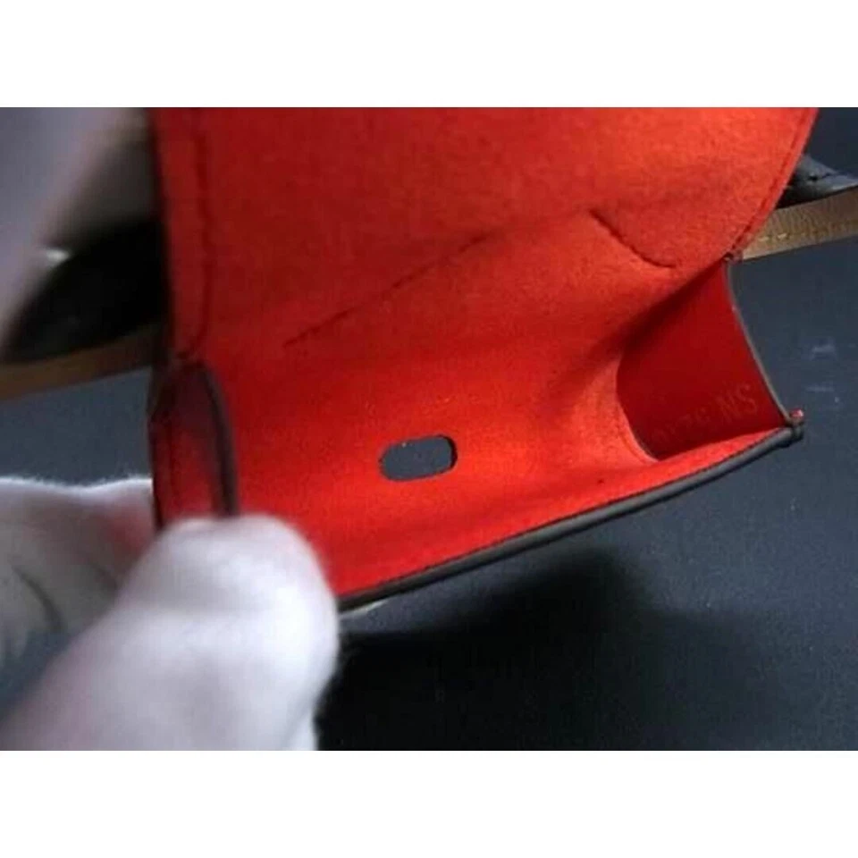 Louis Vuitton GI0568 Estuche Monograma Vaca AirPods Estuche Foto 4 de 4