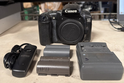 Canon EOS 20D 8.2MP Digital SLR Camera Body  w/ 2x BP-511A & Charger CG-580.