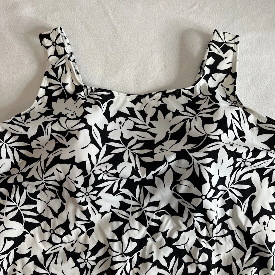 Traje de baño Lands End Plus 26W negro blanco floral de una pieza con sujetador Foto 2 de 4