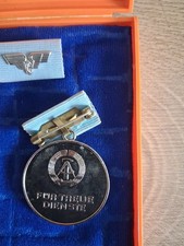 DEUTSCHE REICHSBAHN MEDAILLE FÜR TREUE DIENSTE IN SILBER UND ANSTECKNADEL