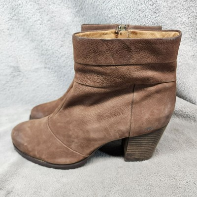 Clarks Brown Leather Boots Sz 9.5 Clarks Men Size 9.5 Brown Boots Leather Chukka 2 eyelets  main image 2